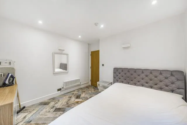 Bartholomew Street, Newbury, RG14, photo 8