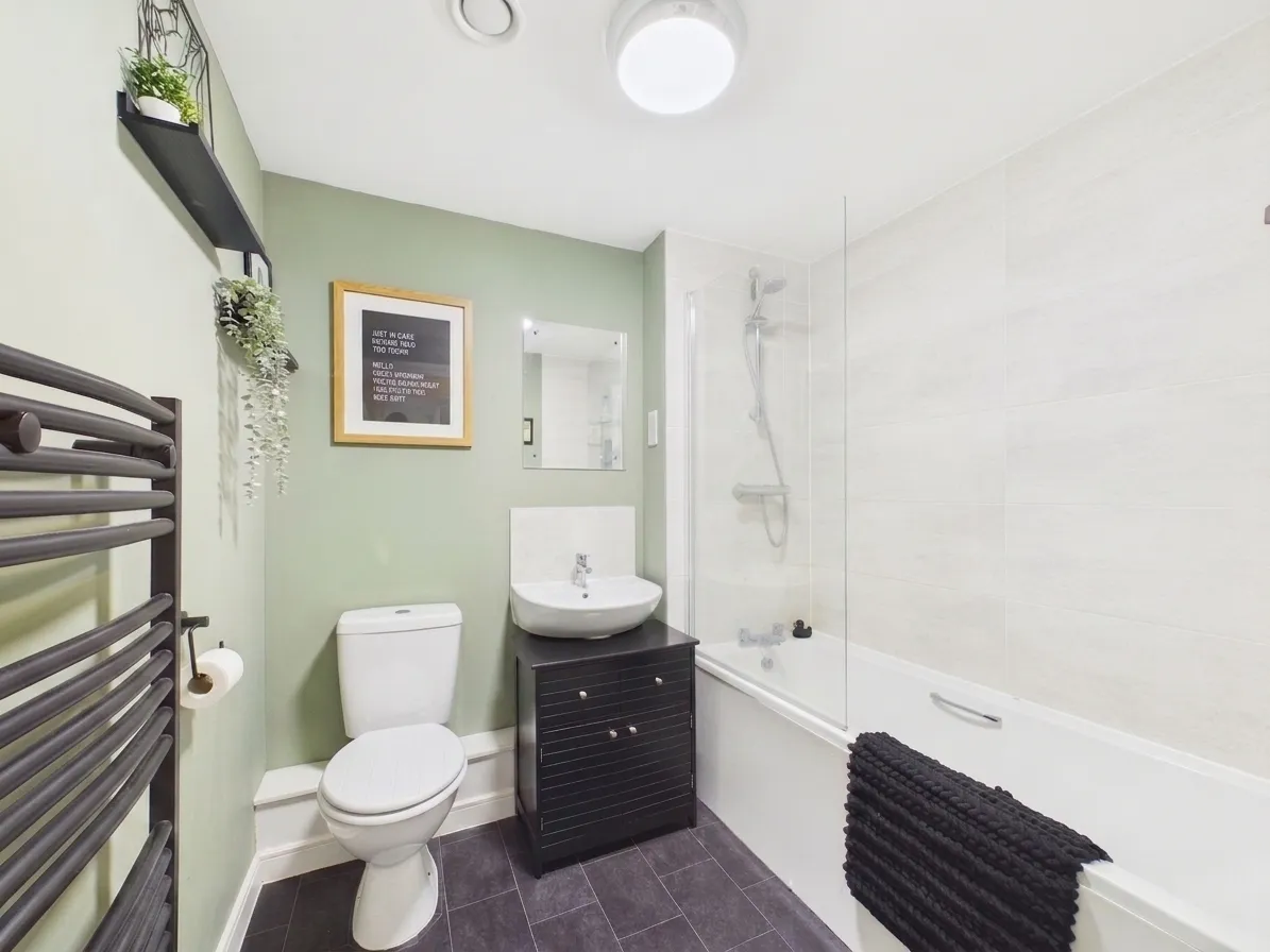 Flat 5, 66 Honeysuckle Avenue, Cheltenham, GL53 0AT, photo 11