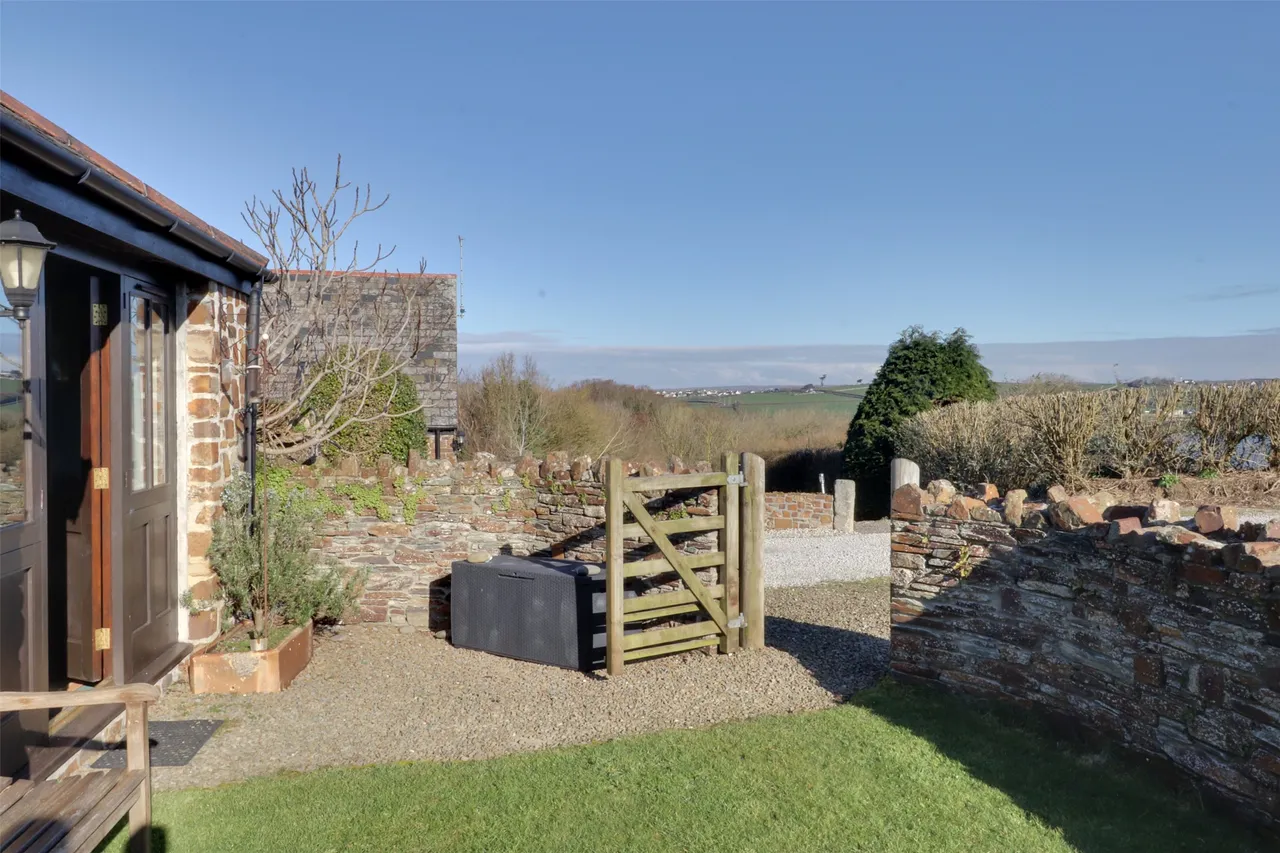 Medlands Mowhay, Woolstone Manor Farm, EX23, photo 5