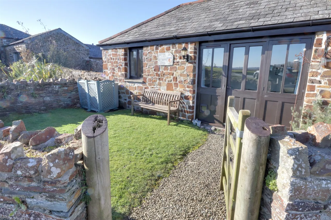 Medlands Mowhay, Woolstone Manor Farm, EX23, photo 3