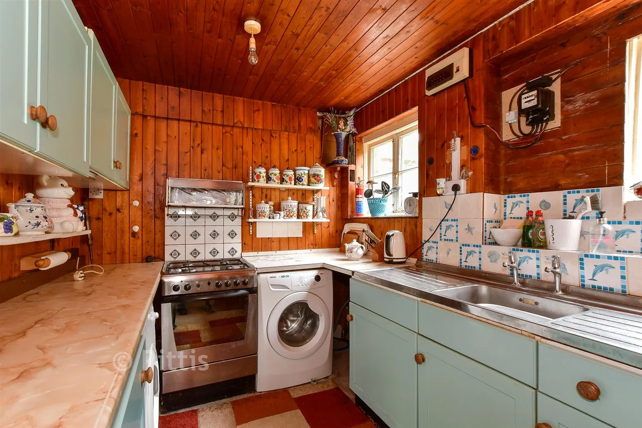 York Road, Totland Bay, PO39, photo 6