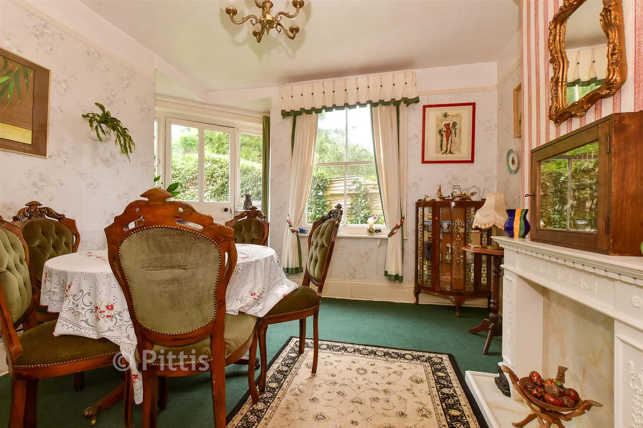 York Road, Totland Bay, PO39, photo 3