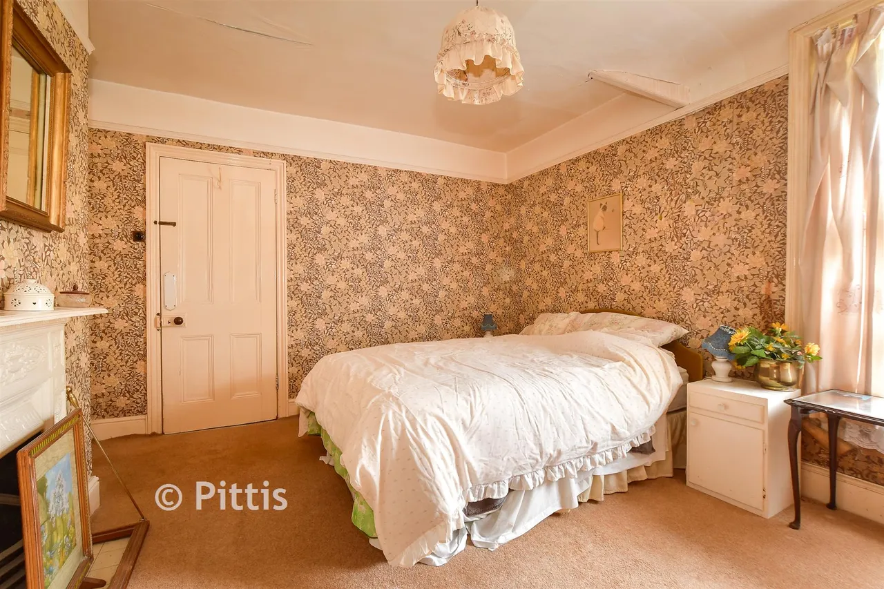 York Road, Totland Bay, PO39, photo 9