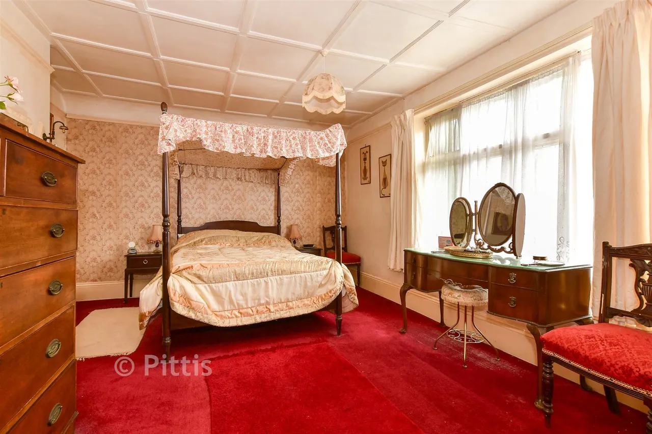 York Road, Totland Bay, PO39, photo 8