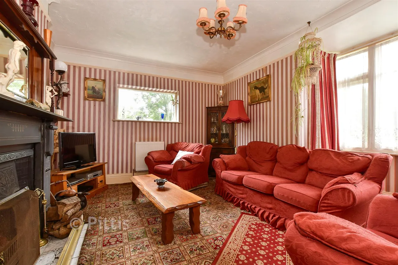 York Road, Totland Bay, PO39, photo 5