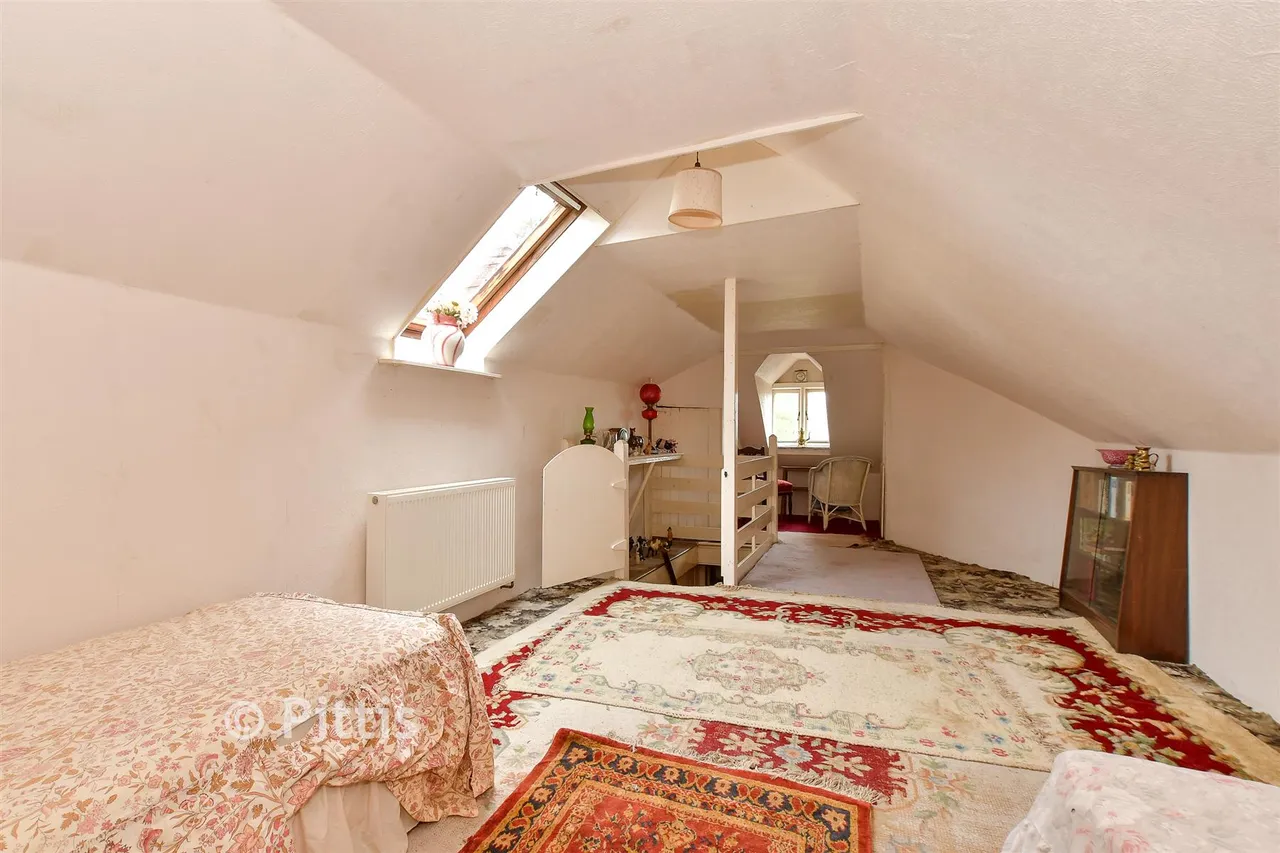 York Road, Totland Bay, PO39, photo 10