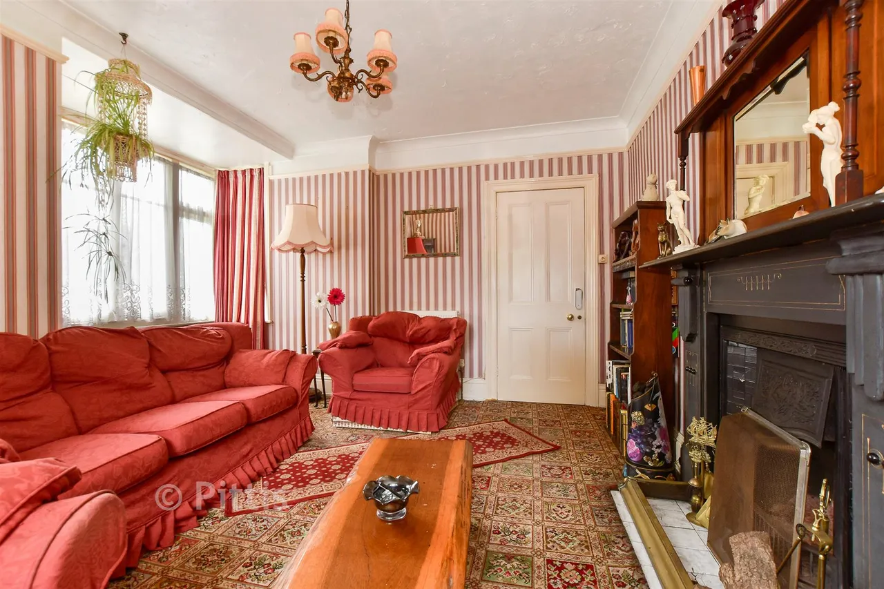 York Road, Totland Bay, PO39, photo 4