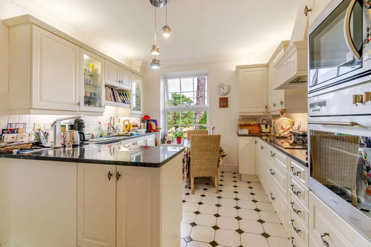Cross Road, Sunningdale, Berkshire, SL5 9RU, photo 6