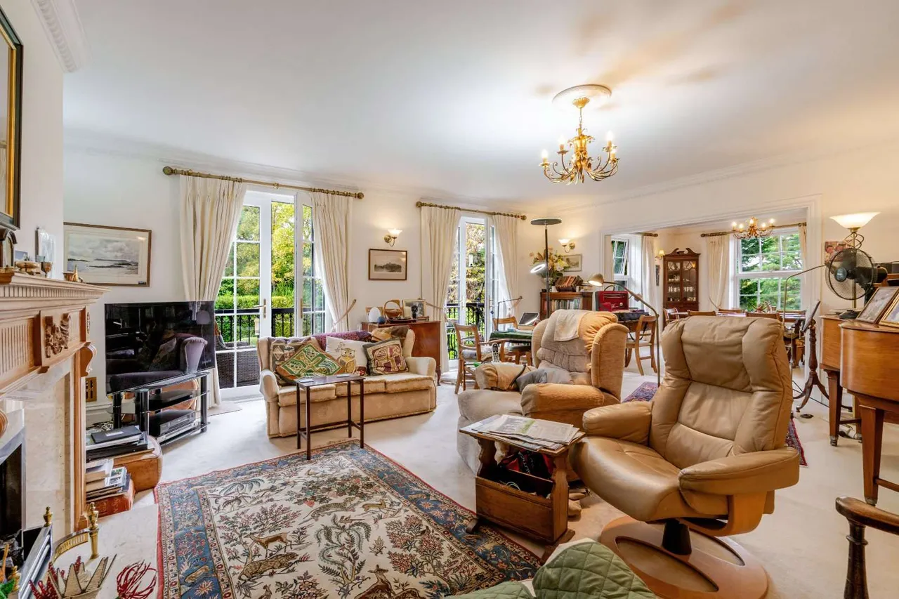 Cross Road, Sunningdale, Berkshire, SL5 9RU, photo 2