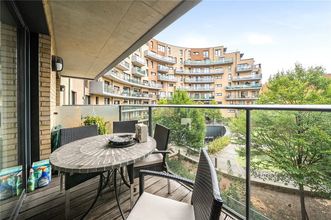 2 bed flat for sale, Tanner Street, London, SE1