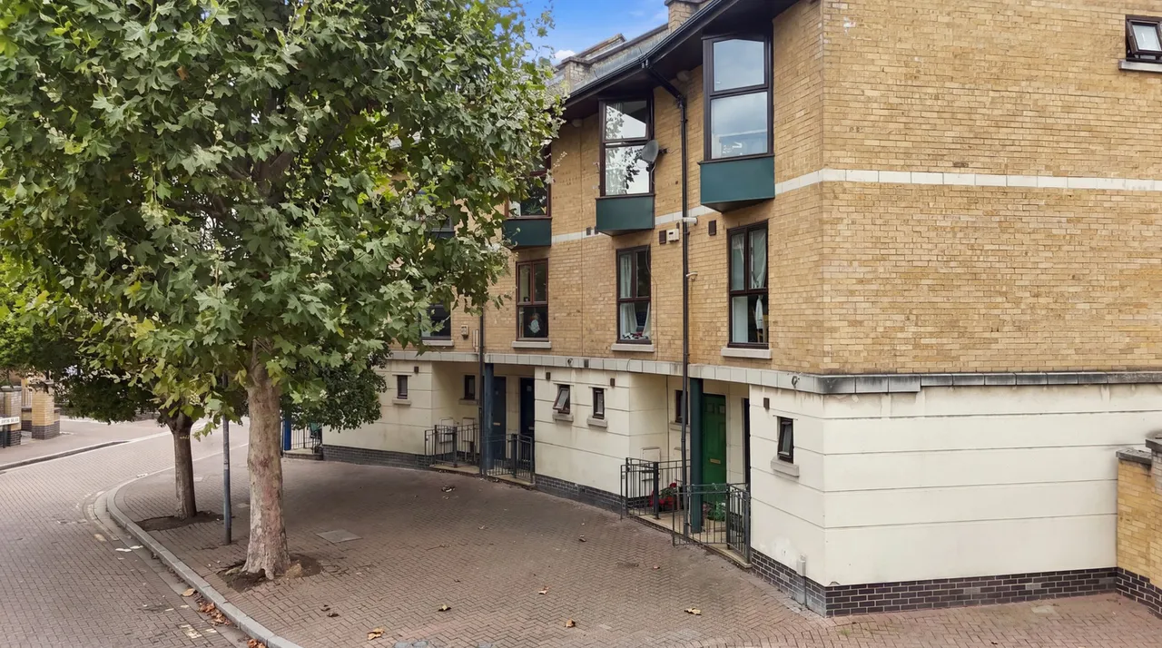 4 bed house for sale, Gatcombe Road, Silvertown, E16