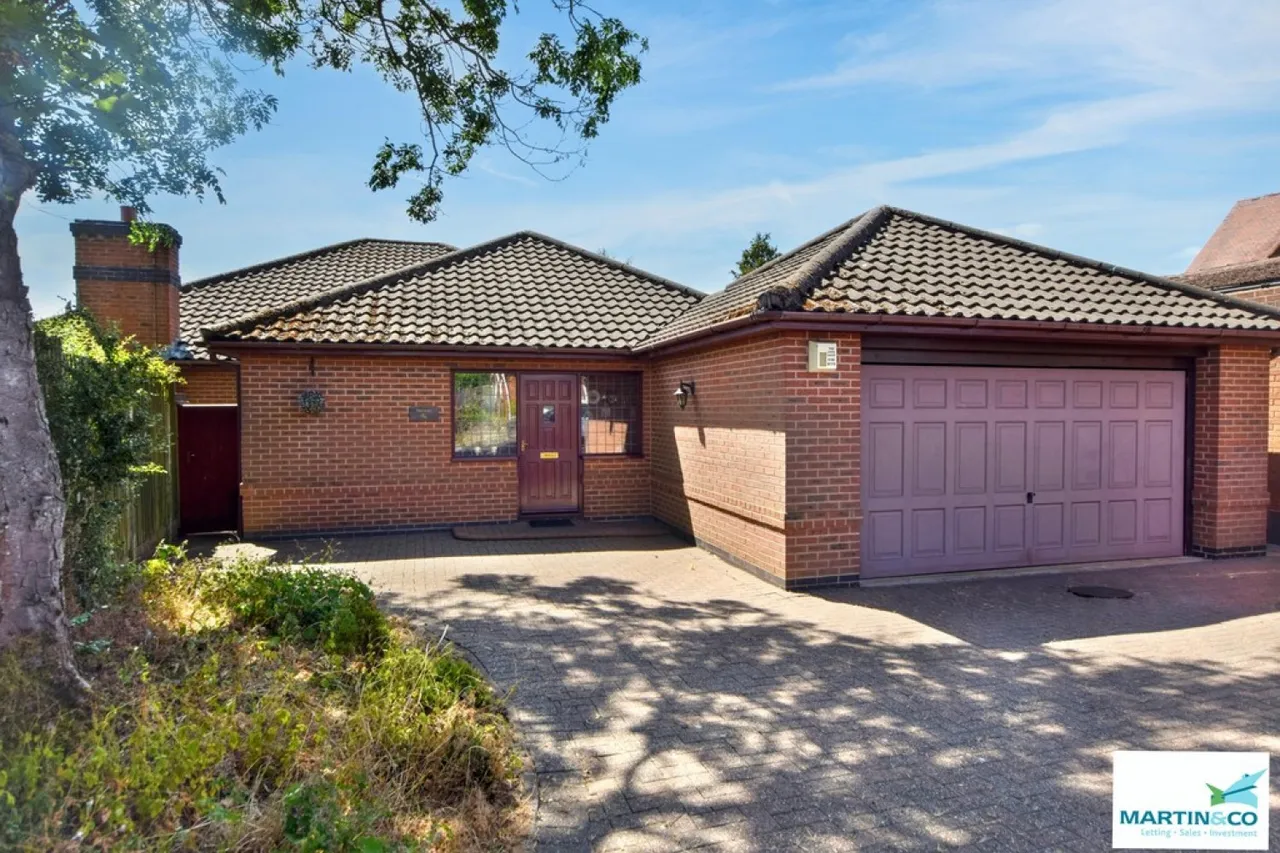 3 bed house for sale, Thornfield Way, Hinckley, LE10