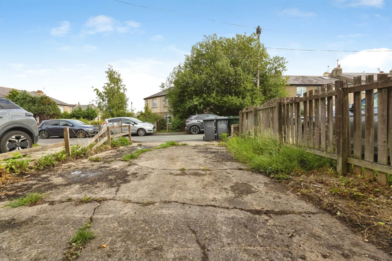Dovesdale Grove, Bradford, photo 12