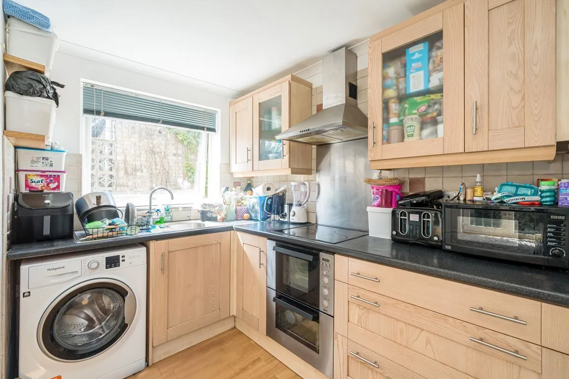 Uxbridge Road, TW12, photo 5