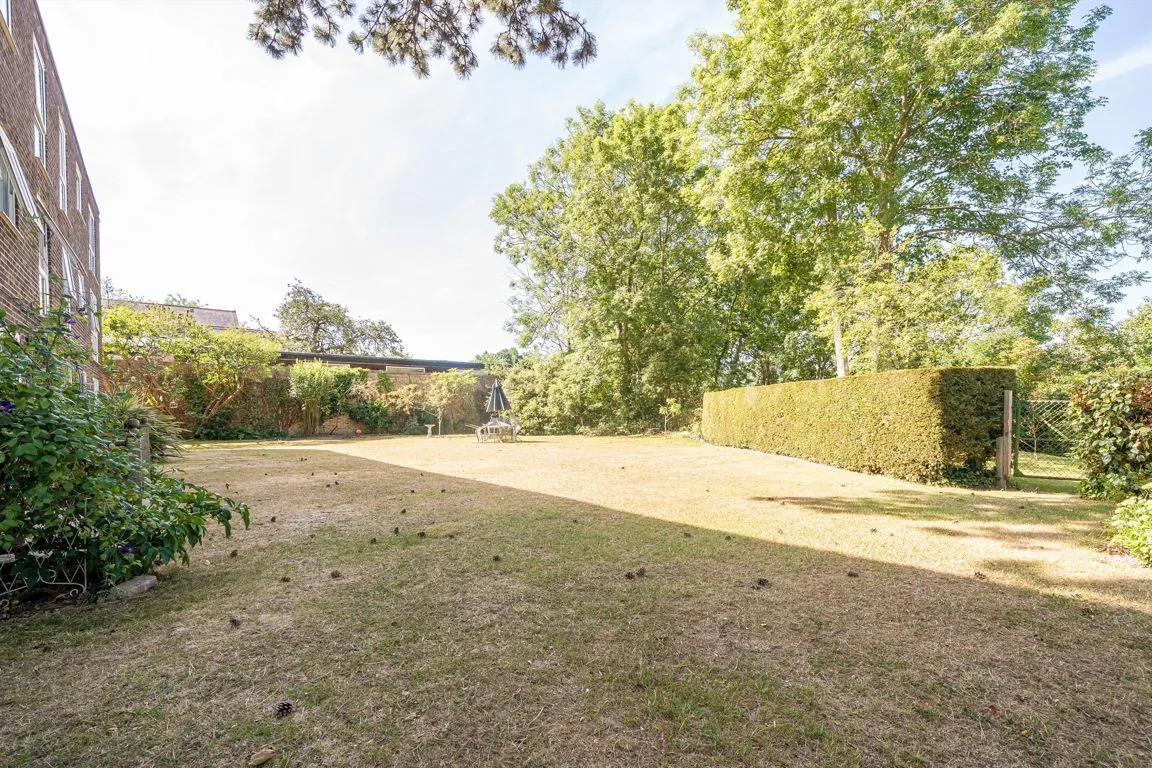 Uxbridge Road, TW12, photo 6