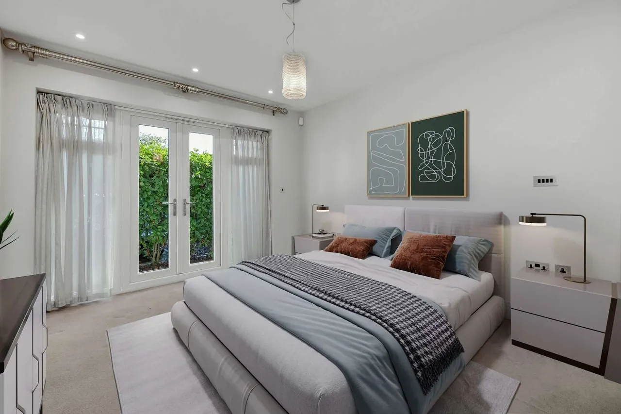 More Lane, Esher, KT10, photo 5