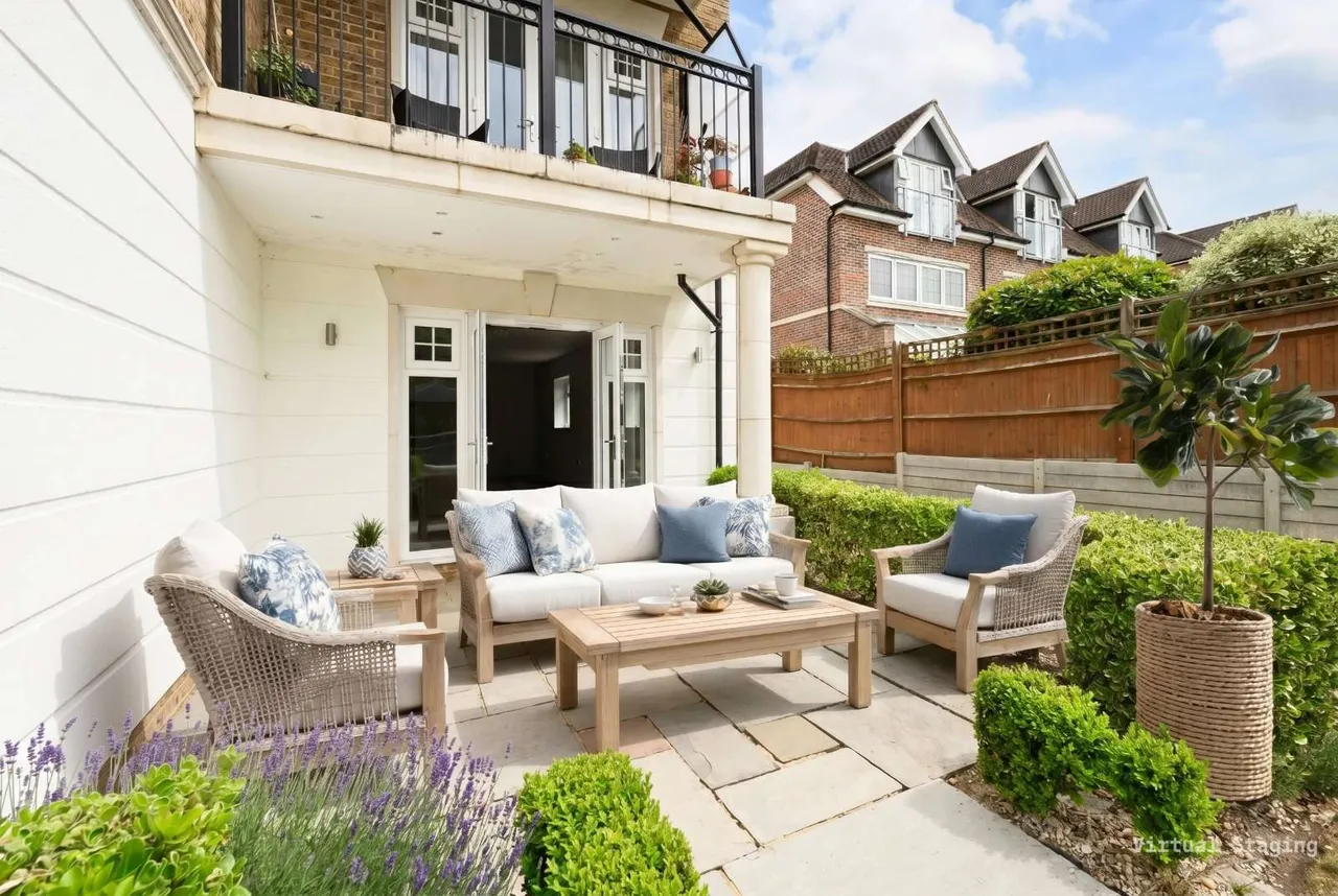 More Lane, Esher, KT10, photo 10