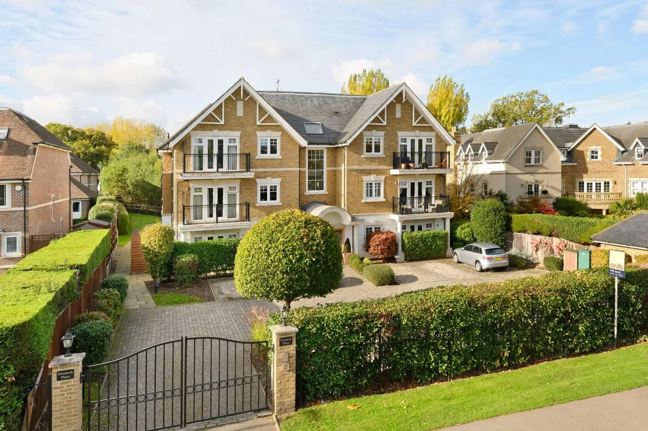 More Lane, Esher, KT10, photo 12
