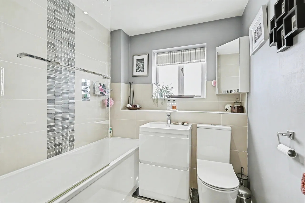 High Street, Hardingstone, NN4, photo 6