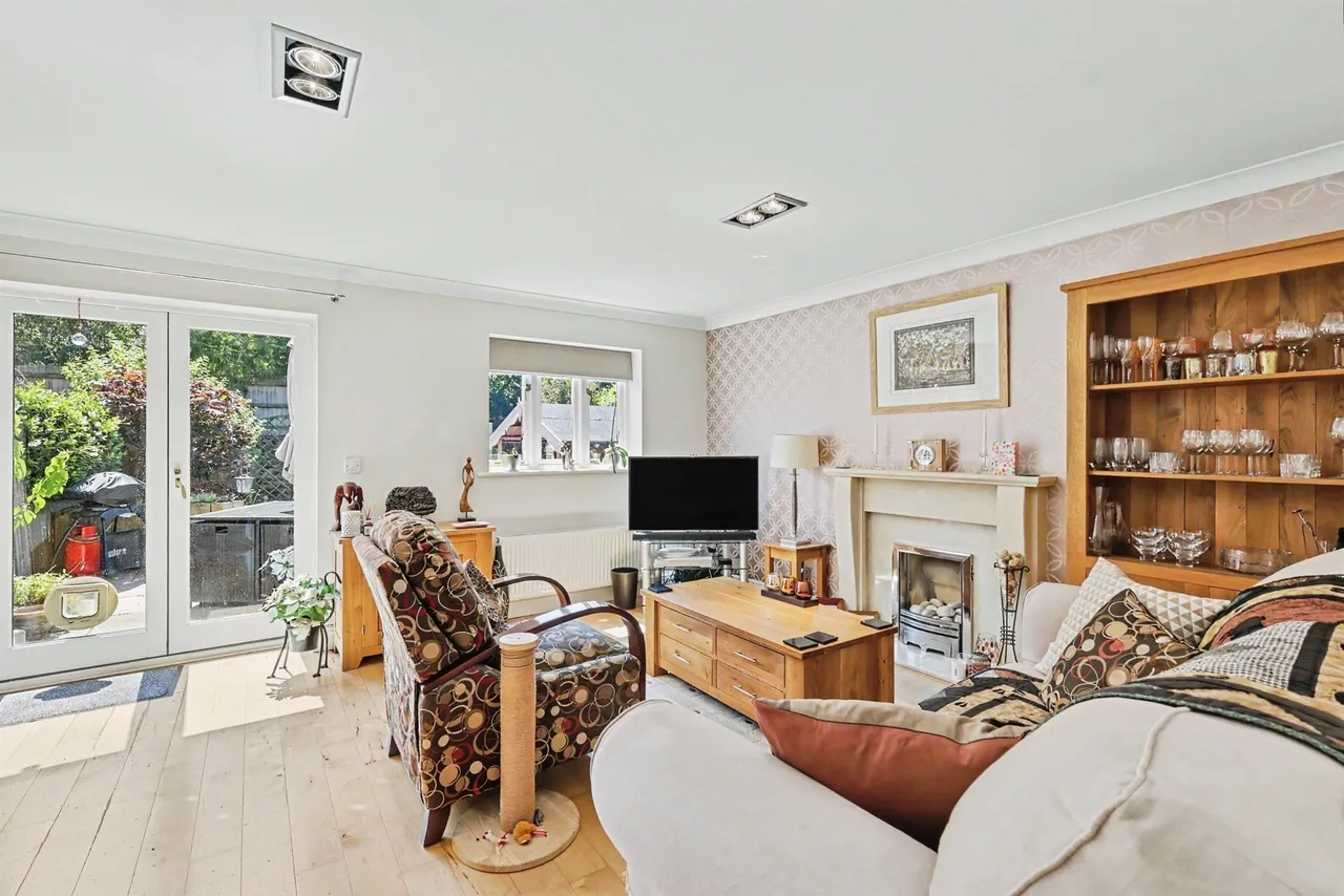 High Street, Hardingstone, NN4, photo 9