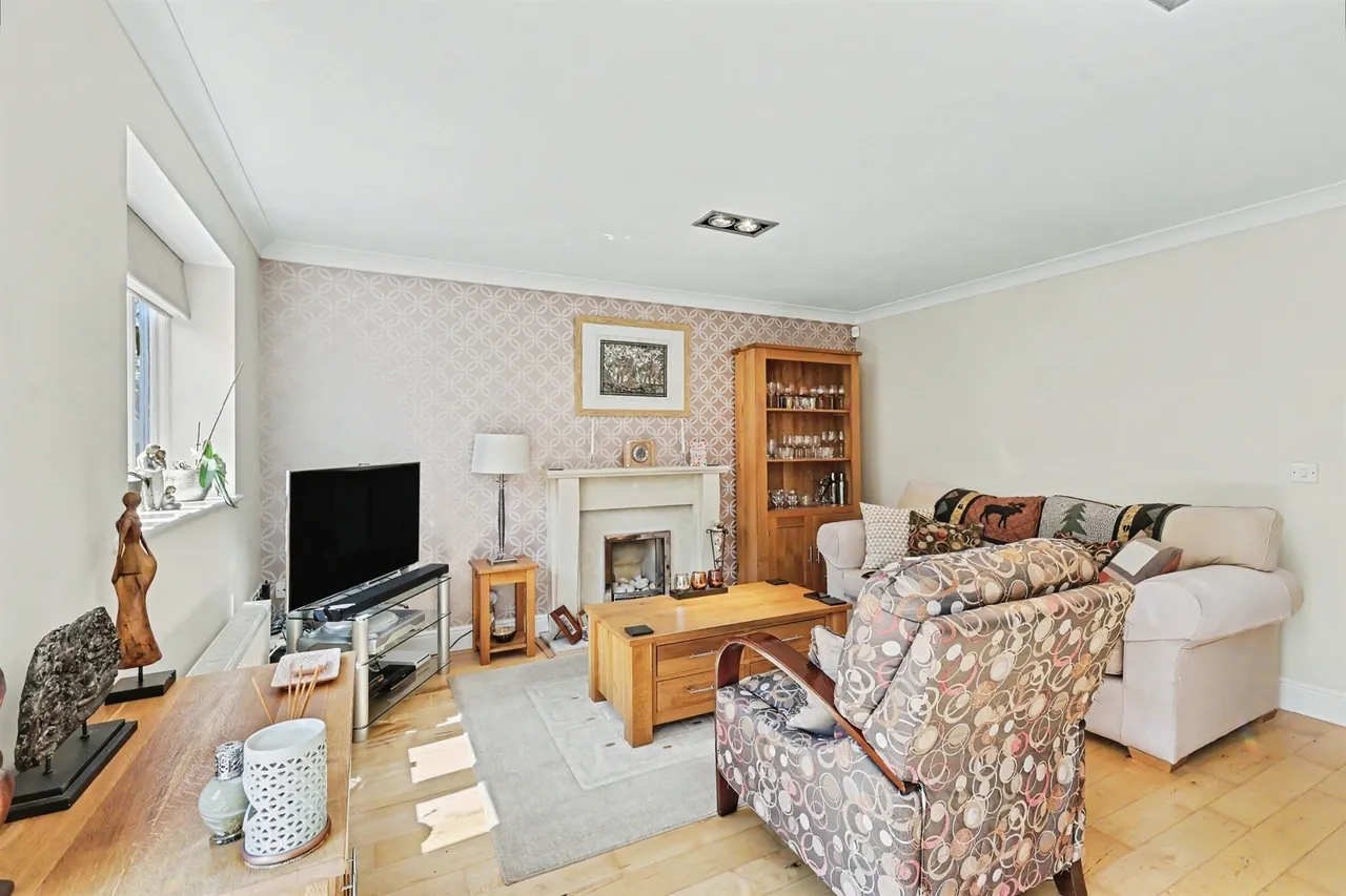 High Street, Hardingstone, NN4, photo 5