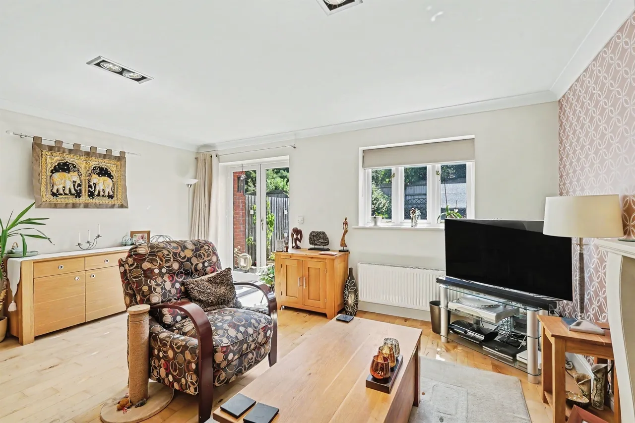 High Street, Hardingstone, NN4, photo 8
