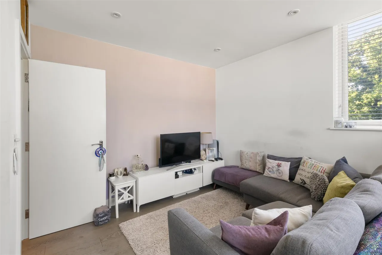 Madison Court, Uxbridge, photo 7
