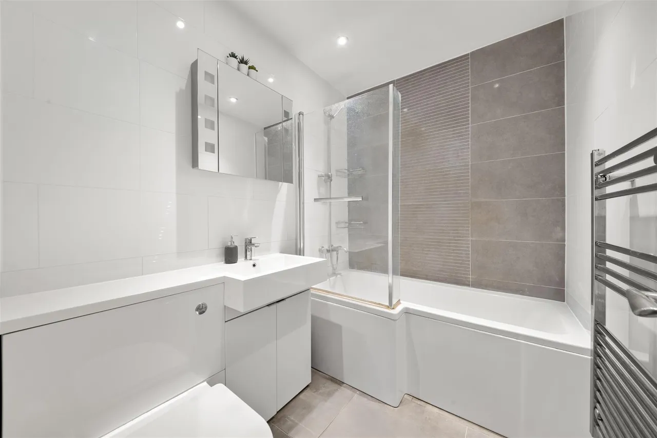 Madison Court, Uxbridge, photo 6