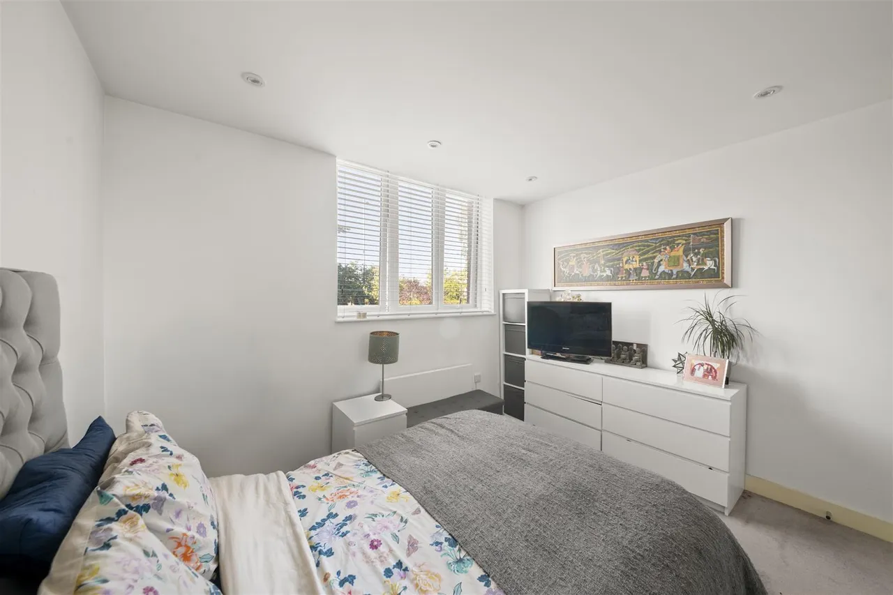 Madison Court, Uxbridge, photo 9