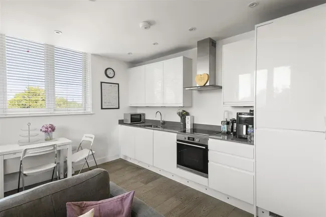 1 bed flat for sale — Madison Court, Uxbridge