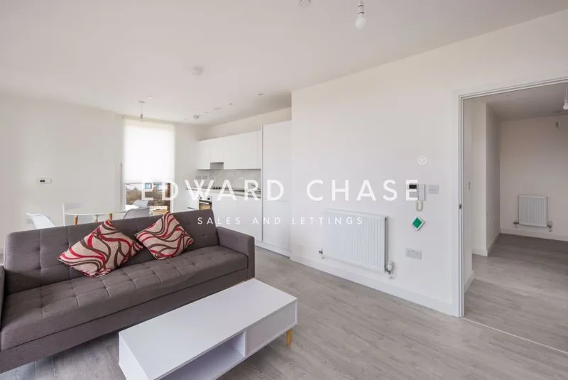 Shearwater Drive, London, NW9, photo 5