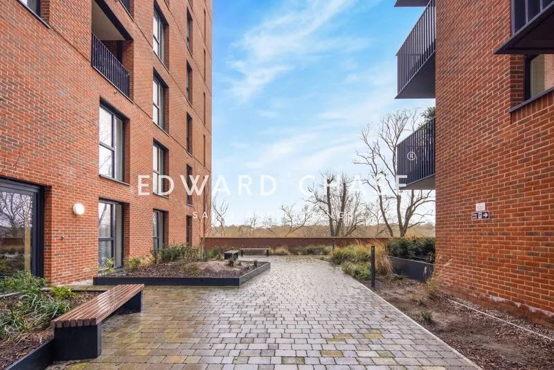Shearwater Drive, London, NW9, photo 17