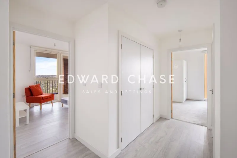 Shearwater Drive, London, NW9, photo 11