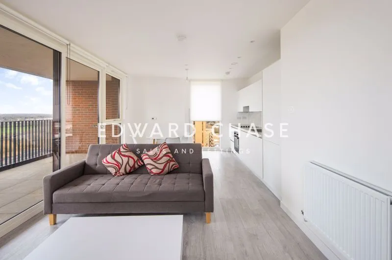 Shearwater Drive, London, NW9, photo 4