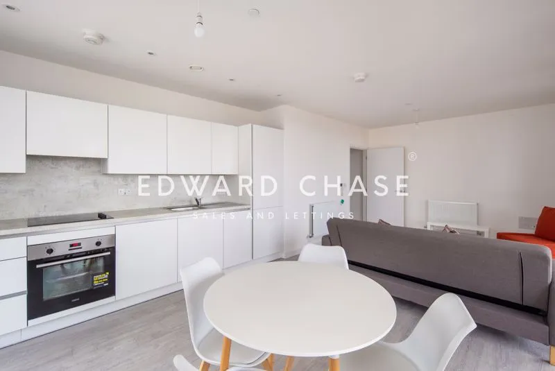 Shearwater Drive, London, NW9, photo 8