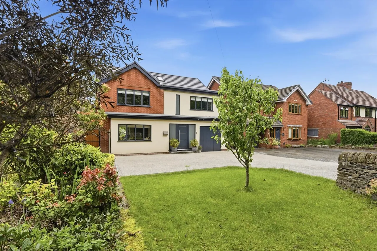 5 bed property for sale — Walker Lane, Sutton