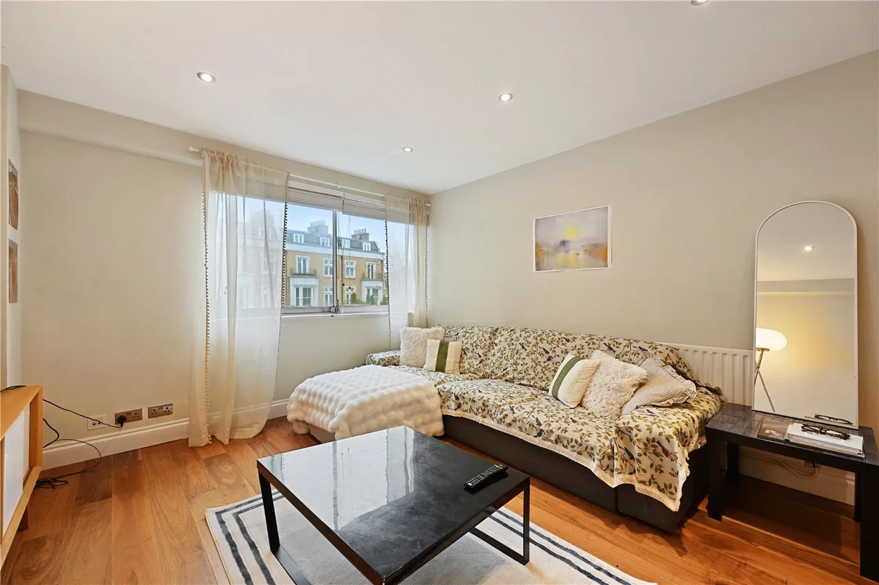 Campden Hill Road, London, W8, photo 2