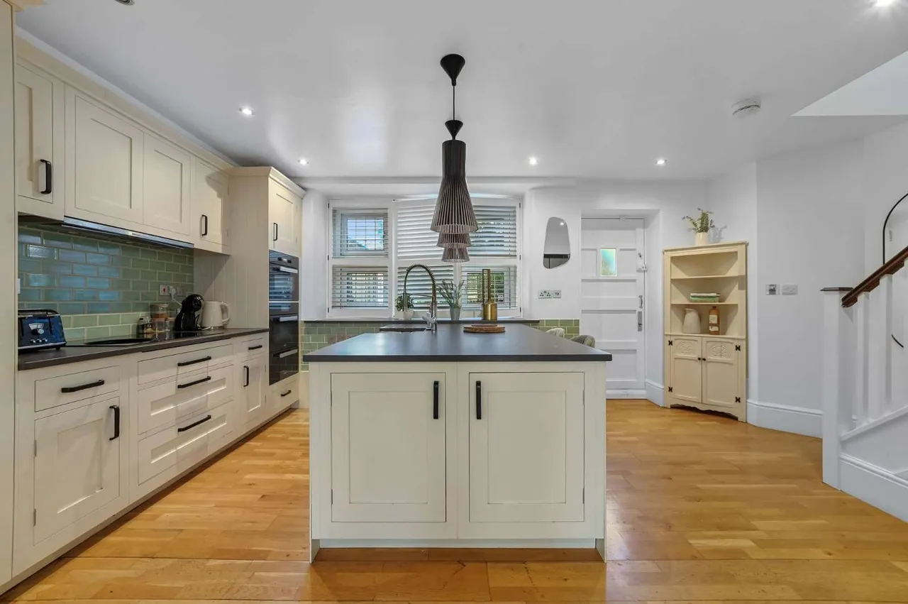 Hale Street, Poplar, London, E14 0BS, photo 3