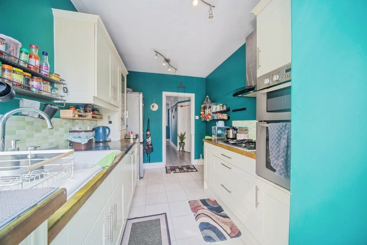 Regents Park Road, Regents Park, SO15, photo 5