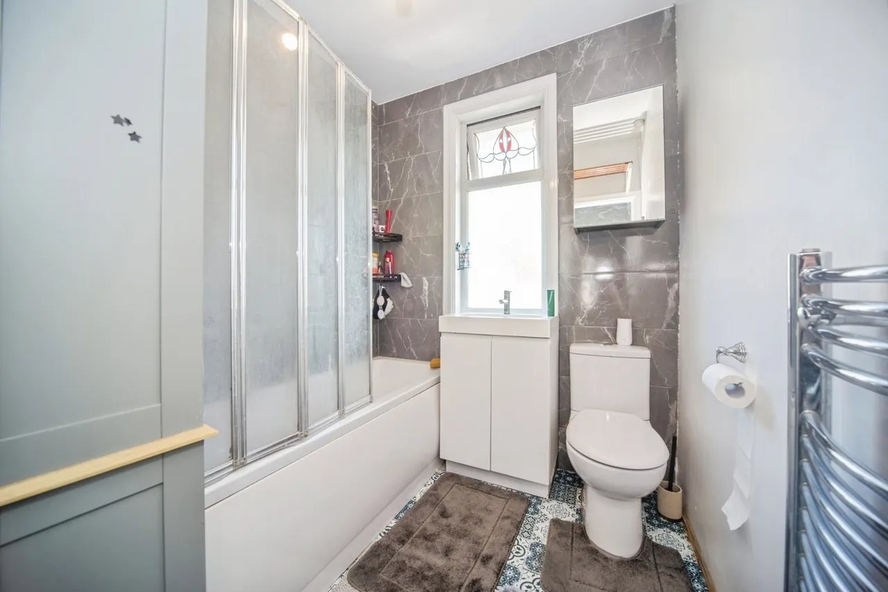 Regents Park Road, Regents Park, SO15, photo 11
