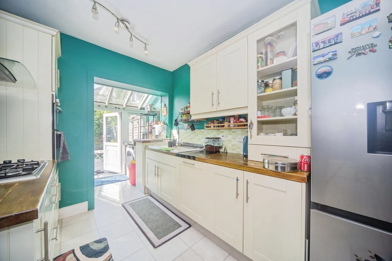 Regents Park Road, Regents Park, SO15, photo 4