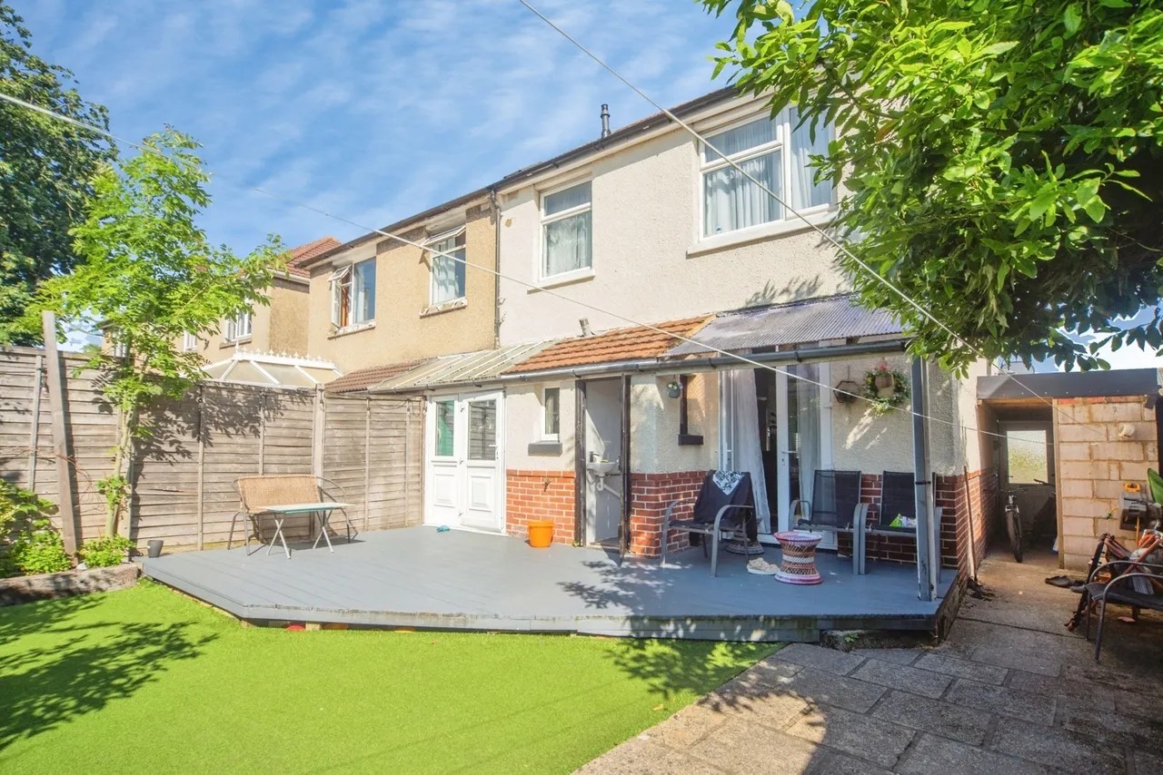 Regents Park Road, Regents Park, SO15, photo 13