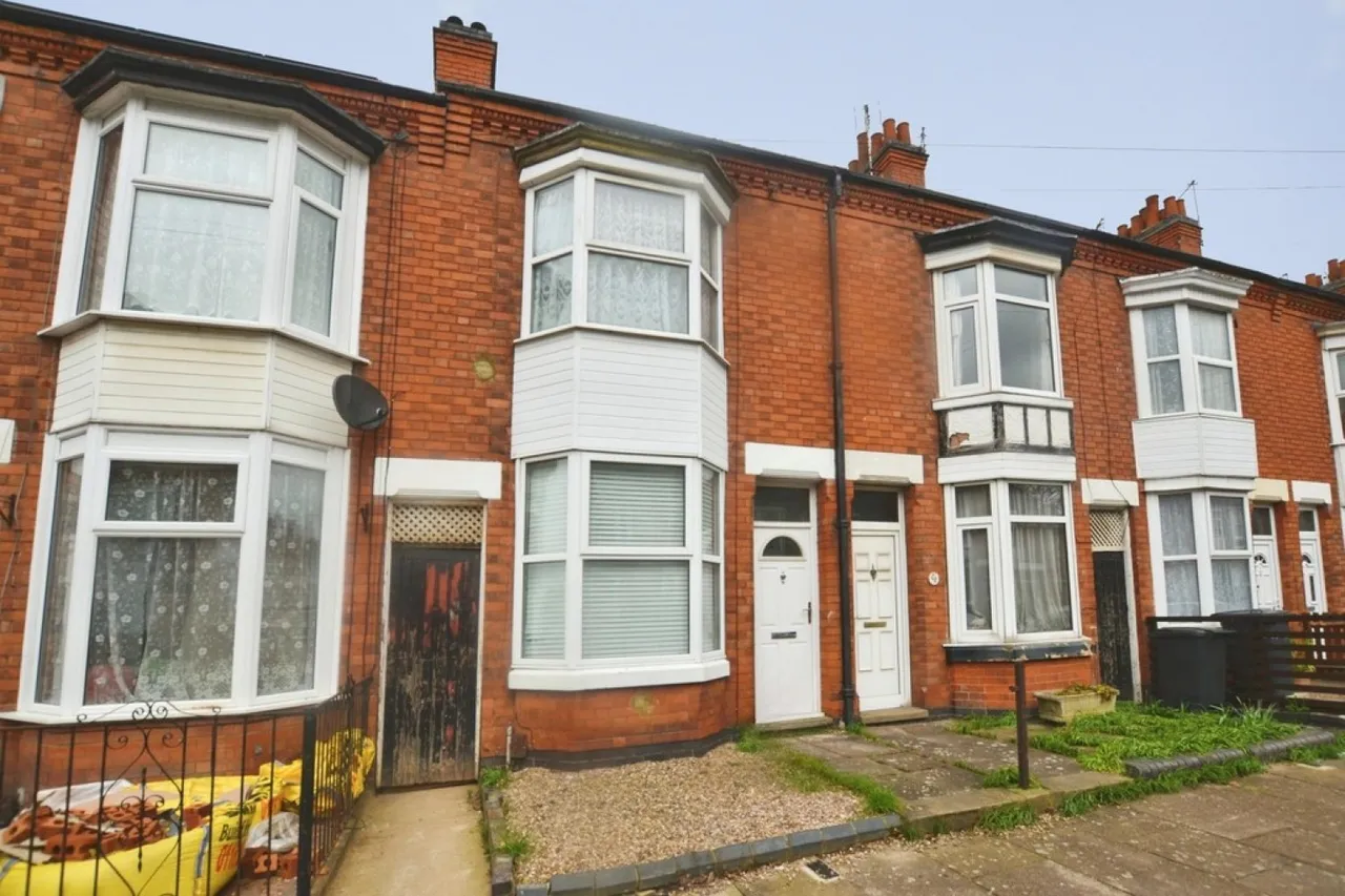 2 bed house for sale — Haddenham Road, Leicester