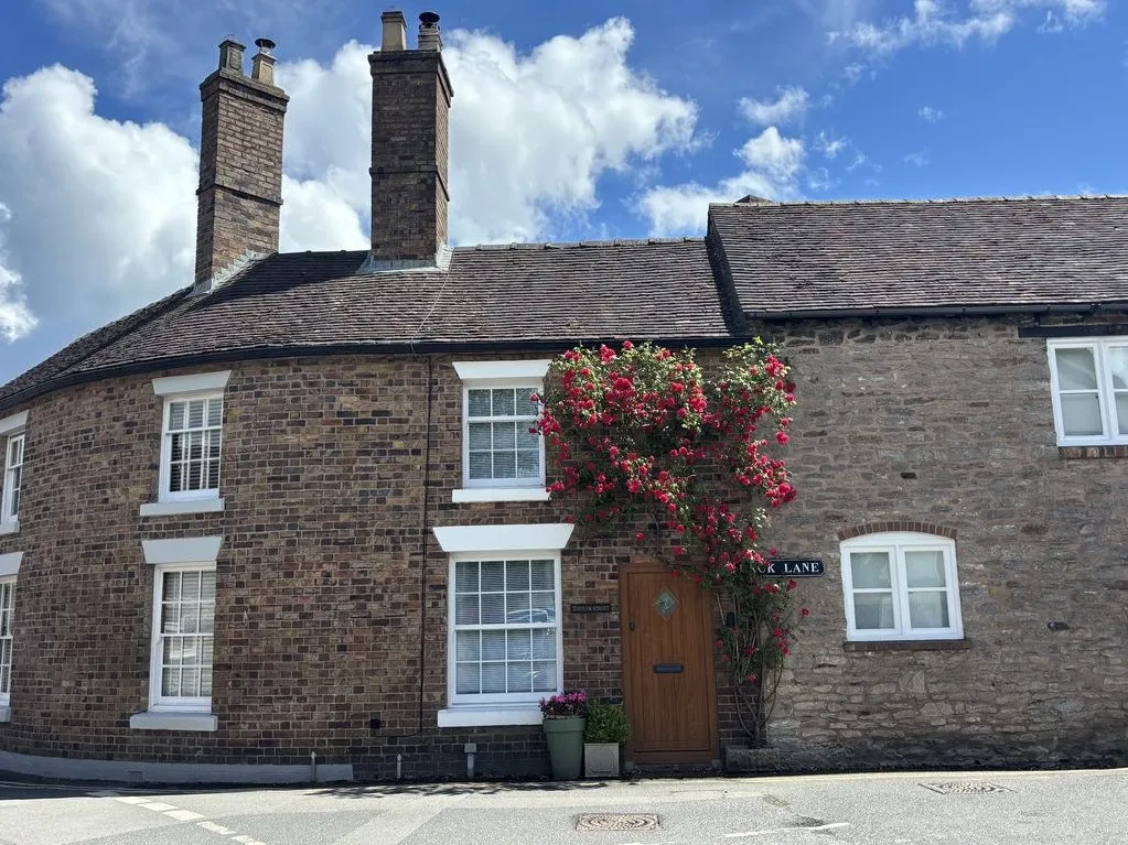 2 bed house for sale — Queen Street, Much Wenlock, Shropshire TF13 6BP