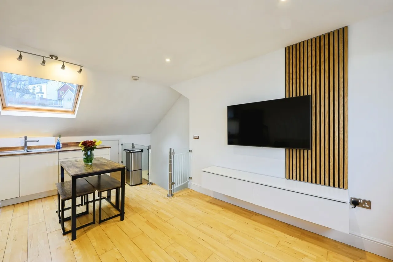 Garlands Road, Redhill, RH1, photo 2