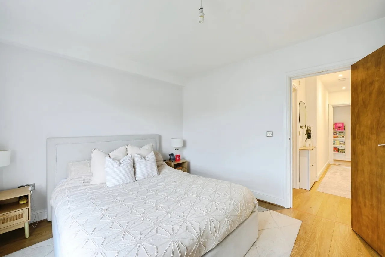 Garlands Road, Redhill, RH1, photo 11