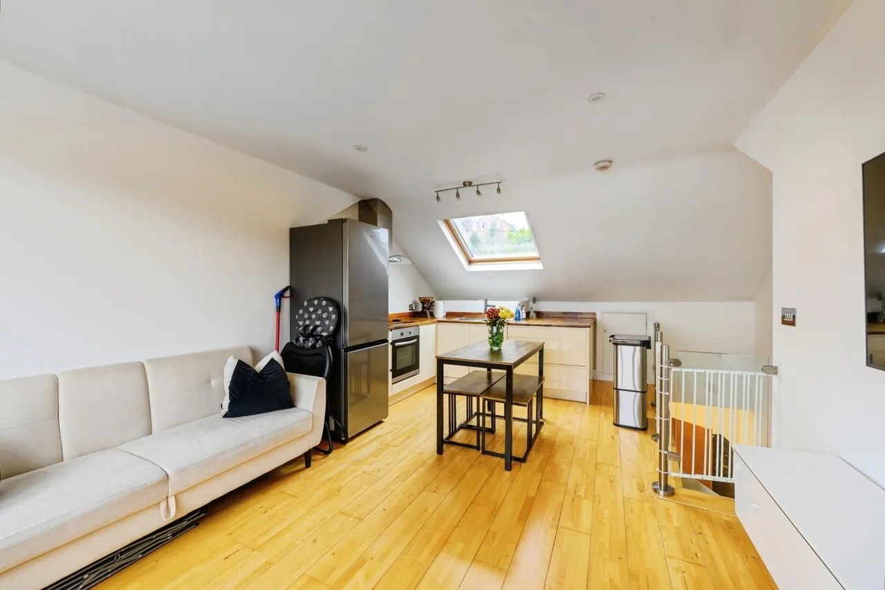 Garlands Road, Redhill, RH1, photo 5
