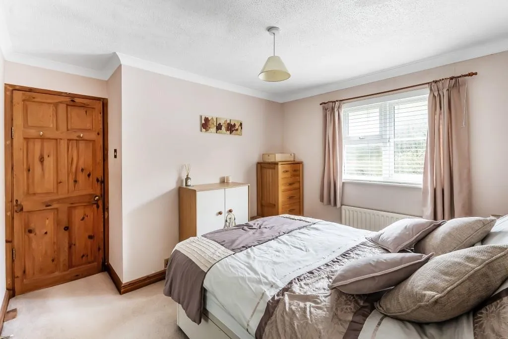 Abinger Close, North Holmwood, RH5, photo 5