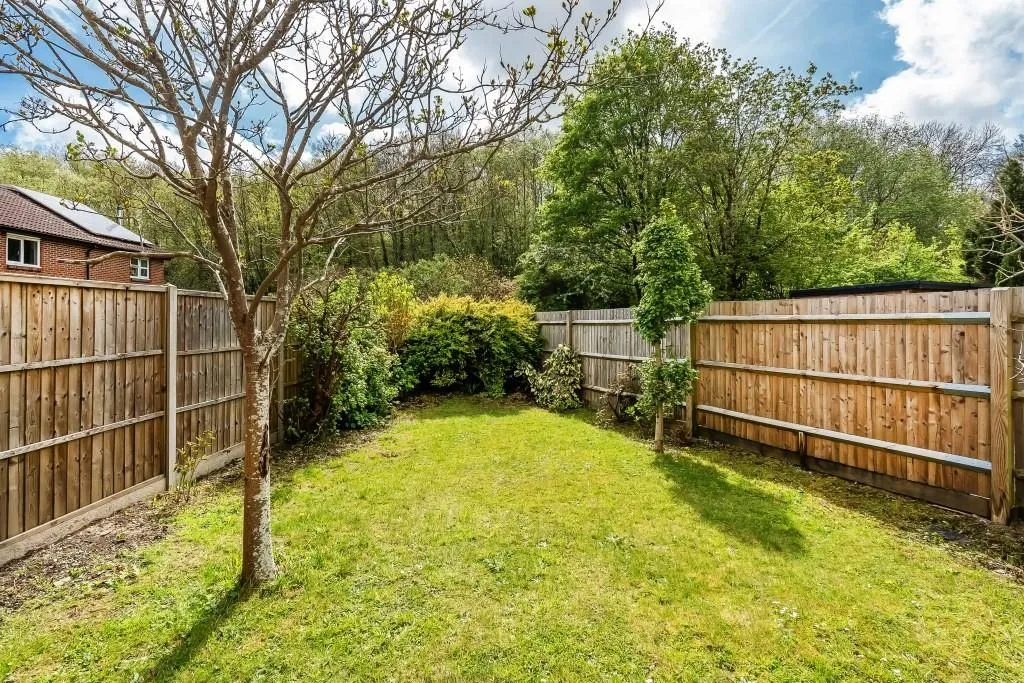 Abinger Close, North Holmwood, RH5, photo 4
