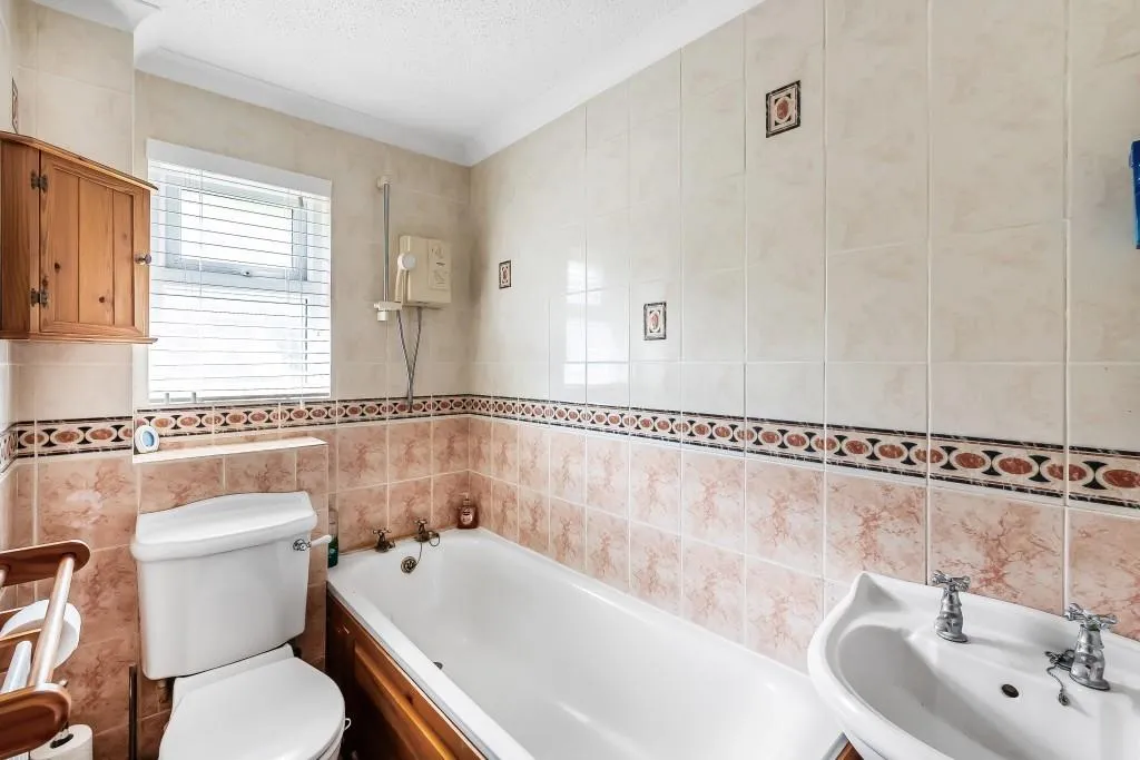 Abinger Close, North Holmwood, RH5, photo 8